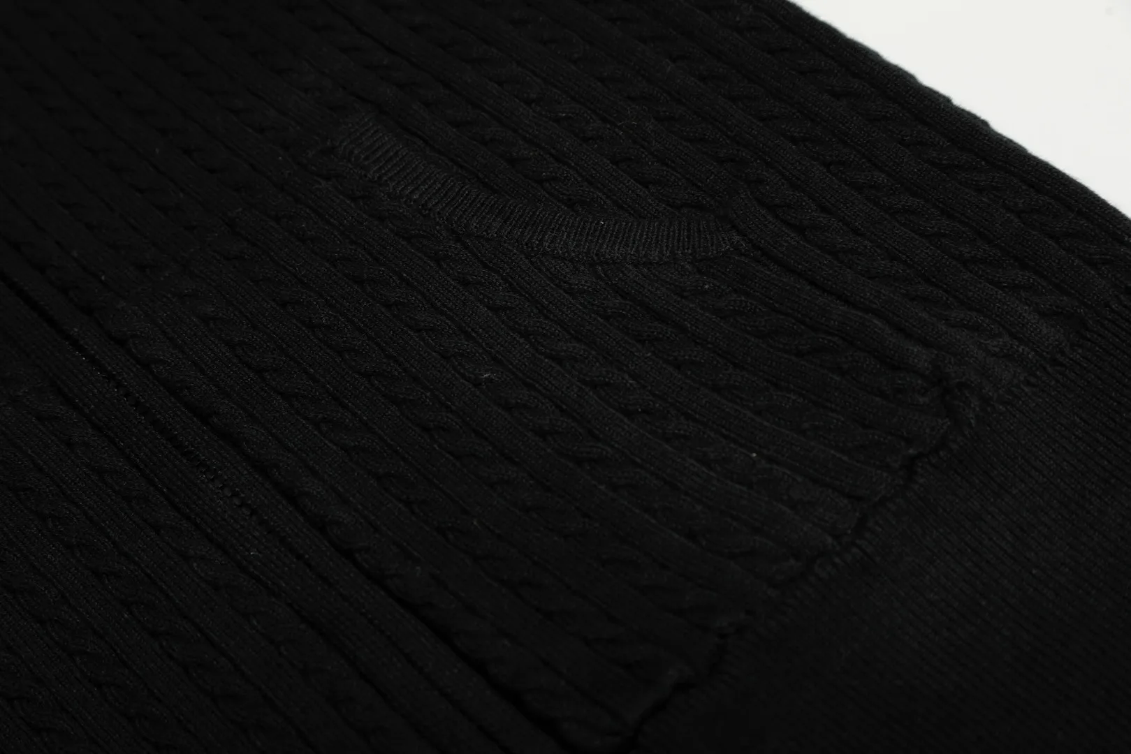 P310 Top quality" Style number: DS501# (not off the shelves all year round) [Ralph Lauren small twist solid color pony embroidered logo full zipper hooded jacket] ✅Ralph Lauren old money style classic basic versatile goddess style small twist zipper hooded jacket ✅Main supplier platform live broadcast Wholesale entity Replenish when out of stock Not off the shelf ✅ZP quality 1:1 version Scan the code to enter the GF website Counter quality ✅Customized zipper color is the same The full zipper stitching hood is very complicated. The small twist process takes a long time and the cost is extremely high. ✅The quality of the details is the only one in Guangzhou. Imported quality cotton yarn, focusing on high-end, cost-effective, good quality. Needless to say, the goddess’s upper body is really amazing, so sweet, so beautiful. This coat is really good-looking. Navy blue, apricot, pink, yellow, purple, light blue, Chinese red